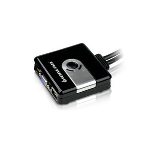 (*) IOGEAR 2-Port VGA KVM Switch with Cables. *New, Open Box*
